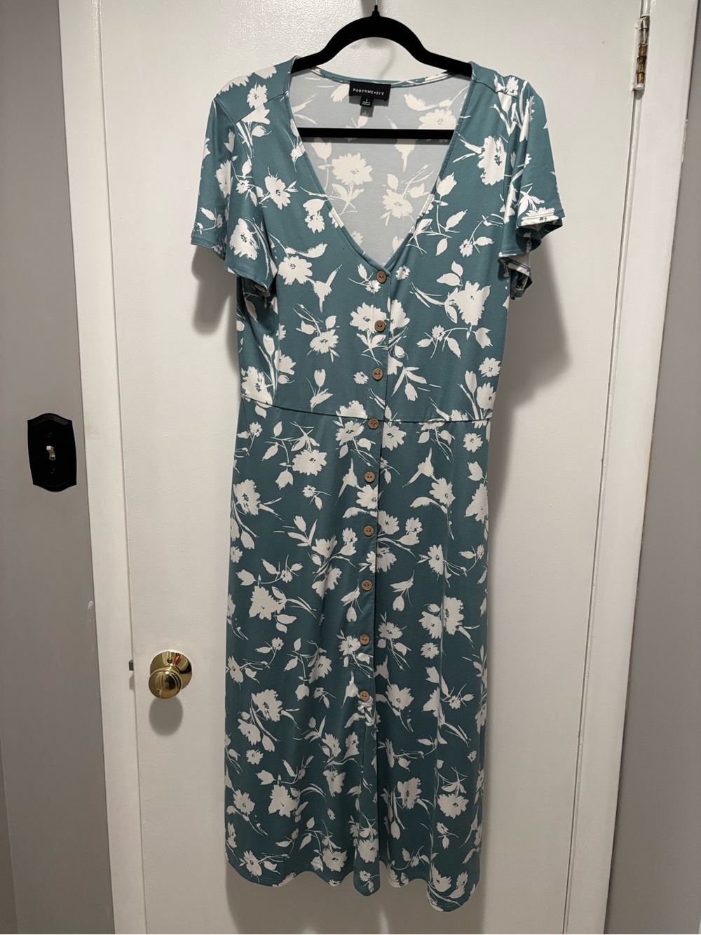 Floral V-Neck Button-Front Midi Dress in Teal and White Large